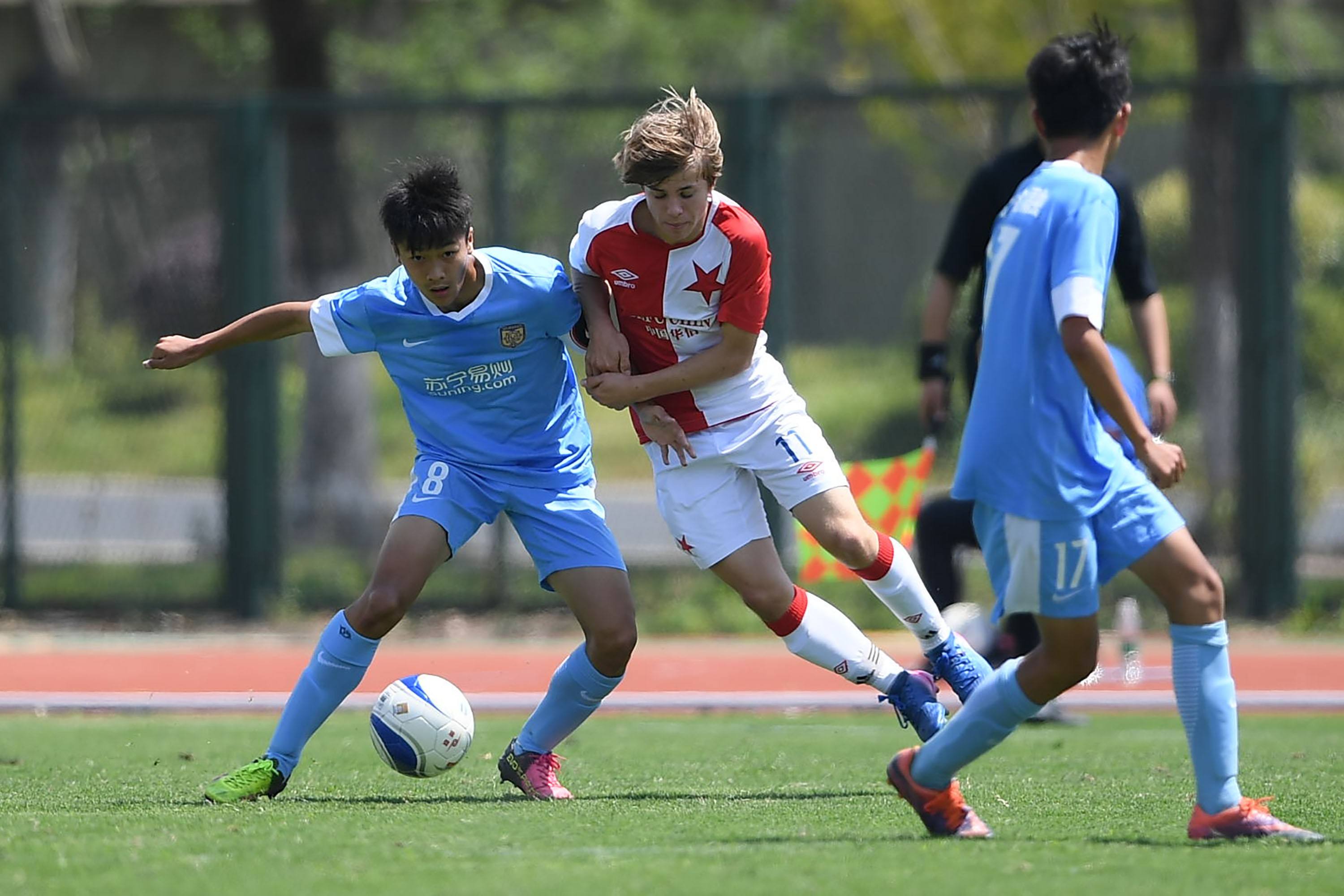 场比拼球技 场比拼球技