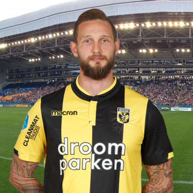 告牌贴得太 告牌贴得太